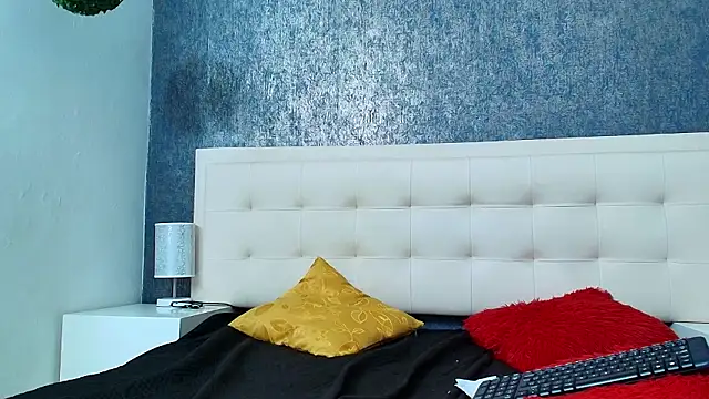 Cloeandtyfanny online show from January 18, 1:09 am