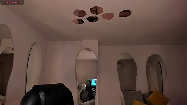 Snapshot of PaulinaSantos_ chatting on November 2, 5:15 pm PaulinaSantos online show from November 2, 5:15 pm