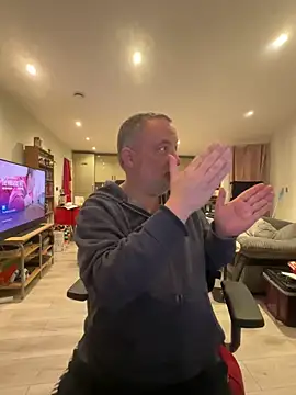 LondonTeffy online show from April 24, 9:17 pm