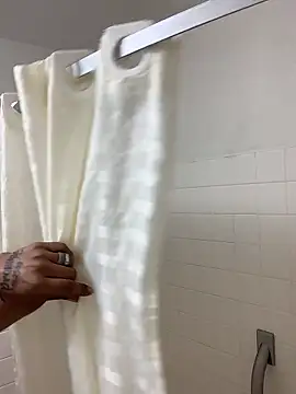 Snapshot of curvedicbandit6_2 chatting on December 13, 11:45 am curvedicbandit6 2 online show from December 13, 11:45 am