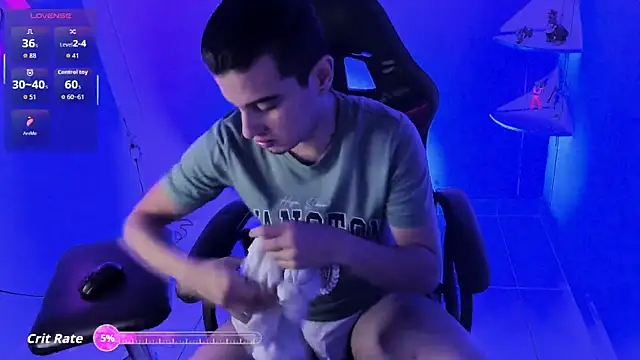 Snapshot of Maximo__ chatting on October 30, 9:04 pm Maximo online show from October 30, 9:04 pm