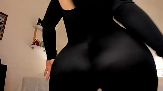 Snapshot of leslie_k chatting on March 10, 12:07 am leslie k online show from March 10, 12:07 am