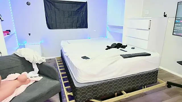 Snapshot of THICKwithDICKK chatting on February 23, 8:06 am THICKwithDICKK online show from February 23, 8:06 am