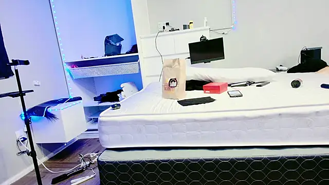 Snapshot of THICKwithDICKK chatting on March 22, 3:20 am THICKwithDICKK online show from March 22, 3:20 am