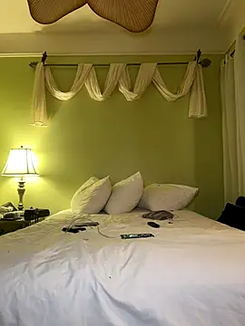 Snapshot of THICKwithDICKK chatting on October 22, 2:12 am THICKwithDICKK online show from October 22, 2:12 am