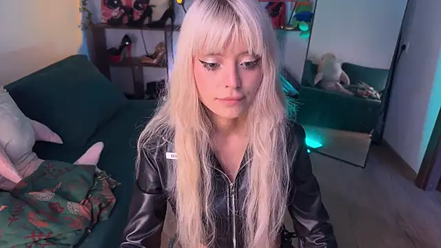 Snapshot of Eerectioneering chatting on September 22, 12:29 pm Eerectioneering online show from September 22, 12:29 pm