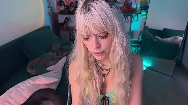 Snapshot of Eerectioneering chatting on September 27, 10:53 am Eerectioneering online show from September 27, 10:53 am