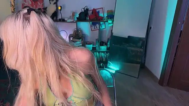 Snapshot of Eerectioneering chatting on October 4, 12:25 pm Eerectioneering online show from October 4, 12:25 pm