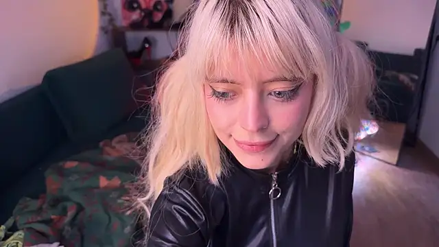 Snapshot of Eerectioneering chatting on October 6, 11:18 am Eerectioneering online show from October 6, 11:18 am