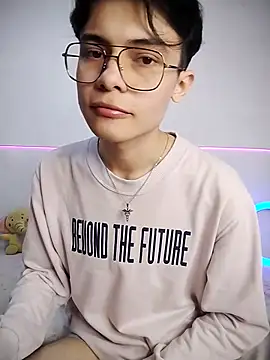 Dmitri Aksnes online show from October 3, 9:45 pm