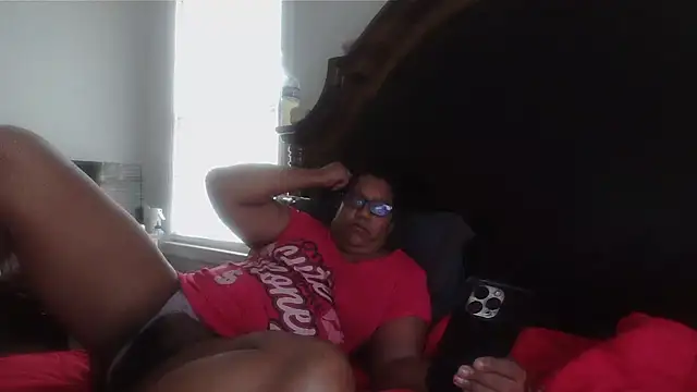 ebonyred online show from June 18, 12:09 pm