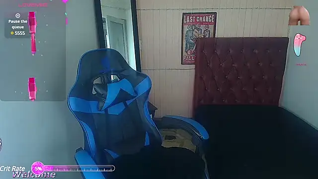 Snapshot of sylvana_19 chatting on December 12, 8:53 pm sylvana 19 online show from December 12, 8:53 pm