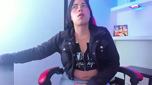 Snapshot of sylvana_19 chatting on September 15, 8:42 pm sylvana 19 online show from September 15, 8:42 pm