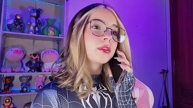 Snapshot of EmilyMiller_ chatting on September 9, 4:39 pm EmilyMiller online show from September 9, 4:39 pm