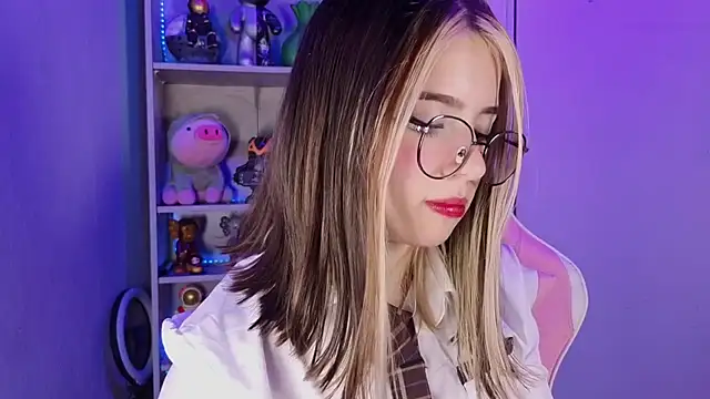 Snapshot of EmilyMiller_ chatting on September 23, 5:05 pm EmilyMiller online show from September 23, 5:05 pm