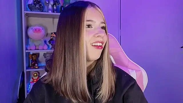 Snapshot of EmilyMiller_ chatting on October 14, 5:14 pm EmilyMiller online show from October 14, 5:14 pm