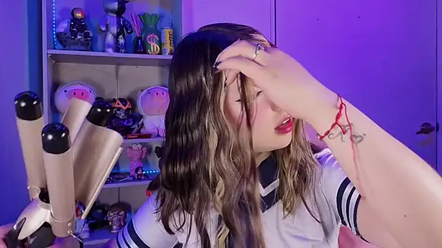 Snapshot of EmilyMiller_ chatting on October 17, 5:26 pm EmilyMiller online show from October 17, 5:26 pm