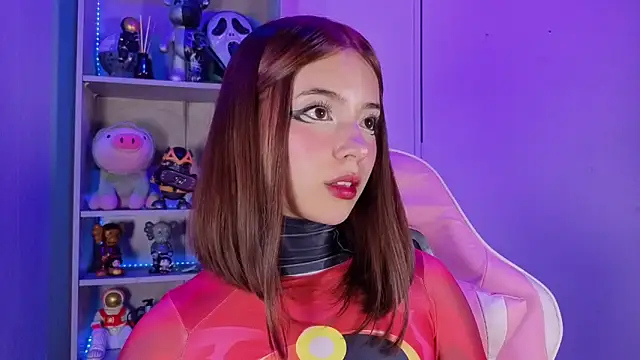 Snapshot of EmilyMiller_ chatting on November 2, 4:20 pm EmilyMiller online show from November 2, 4:20 pm