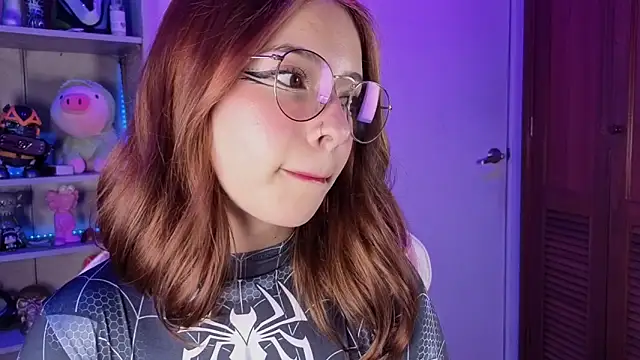 Snapshot of EmilyMiller_ chatting on December 1, 4:56 pm EmilyMiller online show from December 1, 4:56 pm