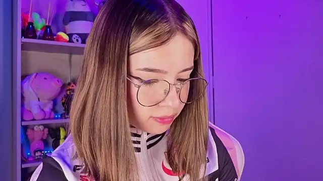 EmilyMiller  online show from February 19, 4:03 pm