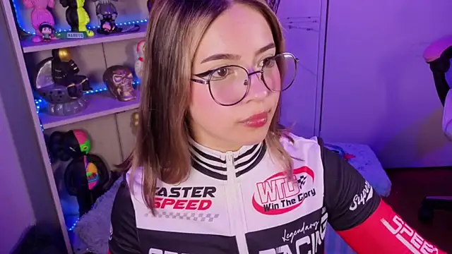 EmilyMiller  online show from March 25, 3:40 pm