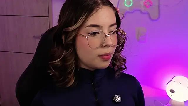 EmilyMiller  online show from June 19, 3:16 pm