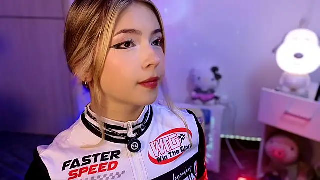 EmilyMiller  online show from August 5, 5:16 pm