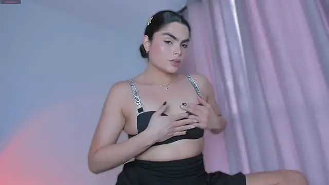 Snapshot of cheryl_blossom69 chatting on December 3, 9:35 pm cheryl blossom69 online show from December 3, 9:35 pm