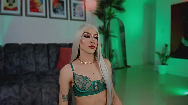 Taylor  foxxx online show from December 17, 5:57 am