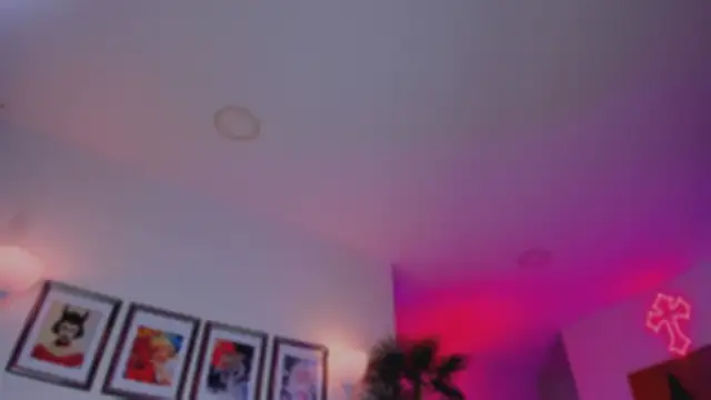 Taylor  foxxx online show from January 14, 6:30 am