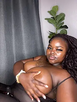 Honeycoco0211 online show from October 5, 4:00 am