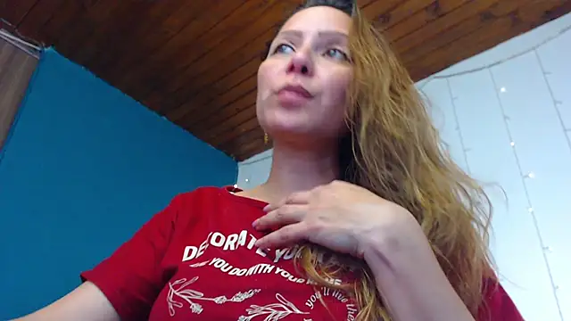 Snapshot of camila_delarosa chatting on December 13, 1:01 pm camila delarosa online show from December 13, 1:01 pm