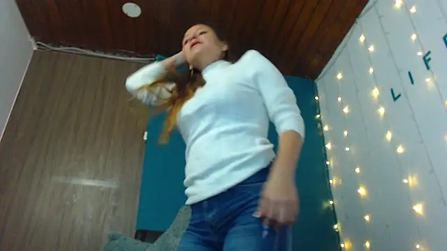 Snapshot of camila_delarosa chatting on December 21, 12:38 pm camila delarosa online show from December 21, 12:38 pm