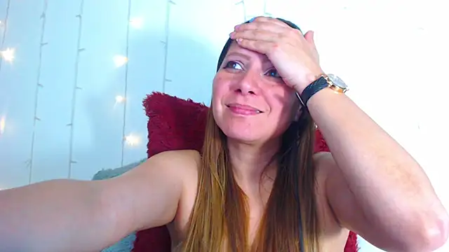 Snapshot of camila_delarosa chatting on December 28, 7:22 pm camila delarosa online show from December 28, 7:22 pm