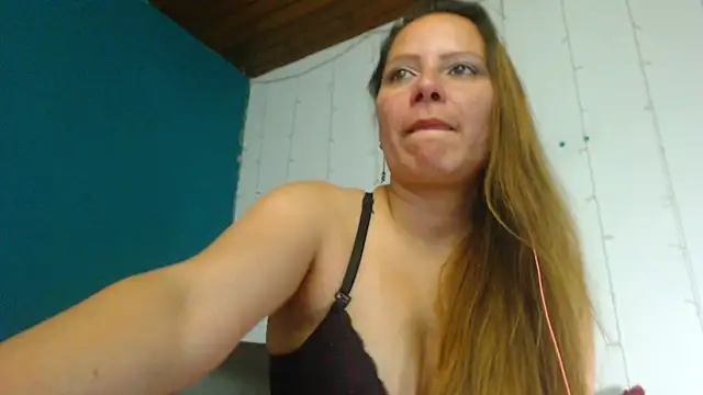 Snapshot of camila_delarosa chatting on January 10, 6:38 pm camila delarosa online show from January 10, 6:38 pm