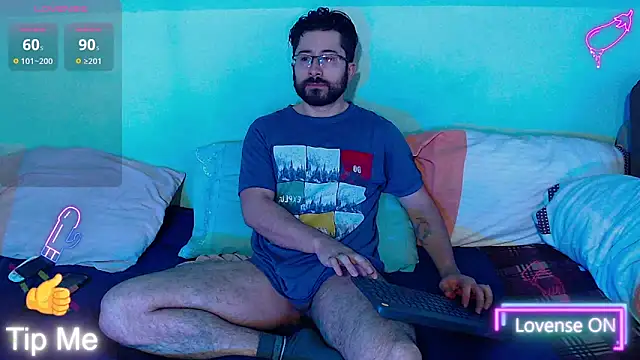 Snapshot of teddy_foster chatting on October 15, 1:11 pm teddy foster online show from October 15, 1:11 pm