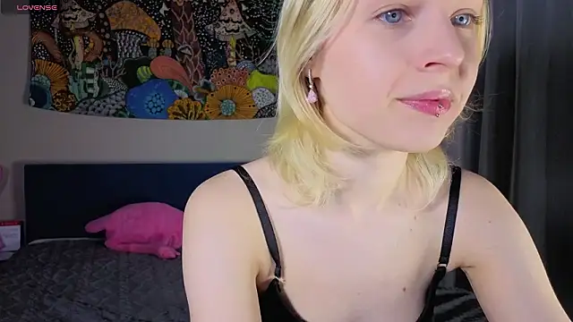 Crayzy Luv online show from March 15, 4:24 pm