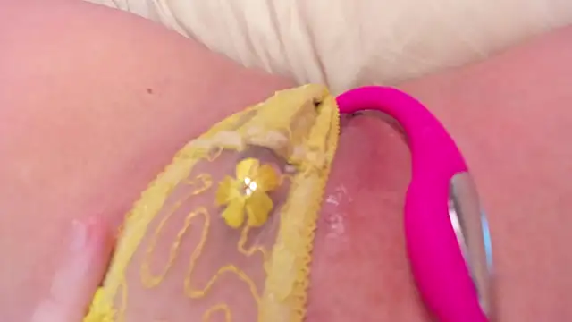 teencute online show from April 18, 4:05 am