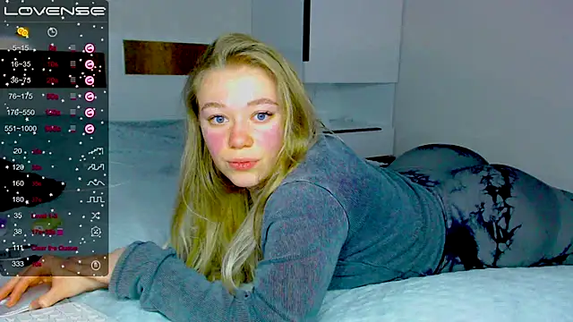 Snapshot of kitti_kaattt chatting on December 8, 10:30 am kitti kaattt online show from December 8, 10:30 am