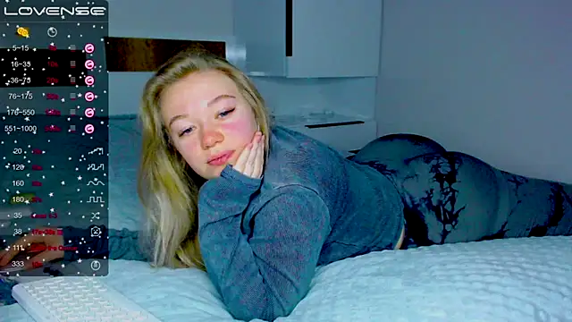 Snapshot of kitti_kaattt chatting on December 10, 2:48 am kitti kaattt online show from December 10, 2:48 am