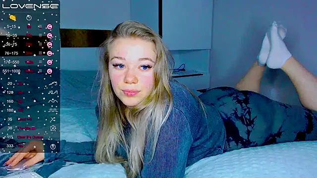 Snapshot of kitti_kaattt chatting on January 5, 4:14 am kitti kaattt online show from January 5, 4:14 am