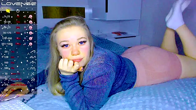 Snapshot of kitti_kaattt chatting on January 17, 11:06 am kitti kaattt online show from January 17, 11:06 am