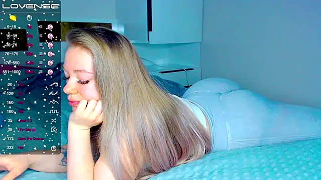 Snapshot of kitti_kaattt chatting on February 1, 4:03 am kitti kaattt online show from February 1, 4:03 am