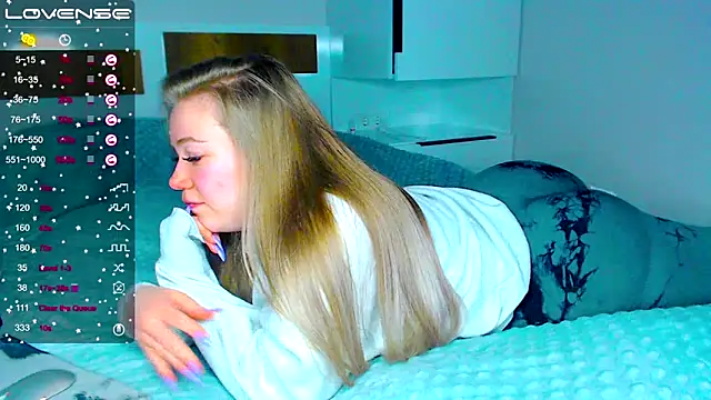 Snapshot of kitti_kaattt chatting on March 22, 4:24 am kitti kaattt online show from March 22, 4:24 am