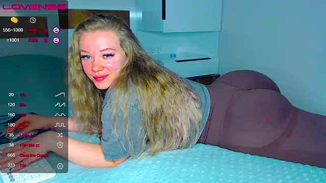 Snapshot of kitti_kaattt chatting on September 20, 5:08 am kitti kaattt online show from September 20, 5:08 am