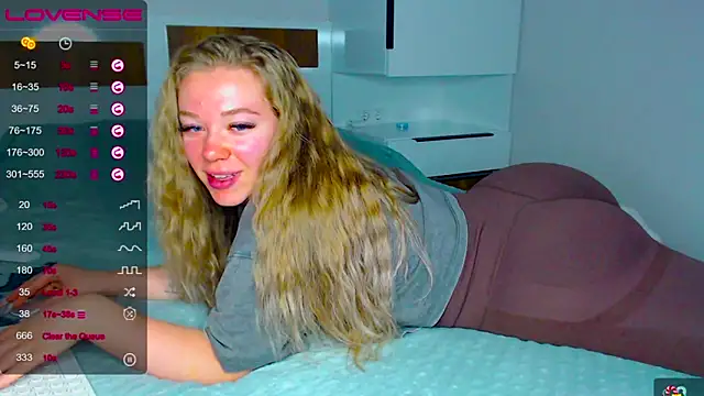 Snapshot of kitti_kaattt chatting on September 21, 4:03 am kitti kaattt online show from September 21, 4:03 am