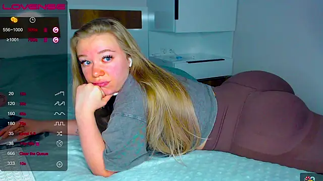 Snapshot of kitti_kaattt chatting on September 24, 3:54 am kitti kaattt online show from September 24, 3:54 am