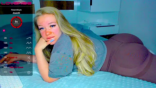 Snapshot of kitti_kaattt chatting on November 18, 3:34 am kitti kaattt online show from November 18, 3:34 am