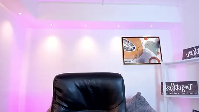 Snapshot of martina_mancini chatting on July 10, 12:30 pm martina mancini online show from July 10, 12:30 pm