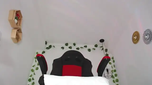 Ashly Roberths online show from March 18, 9:10 pm